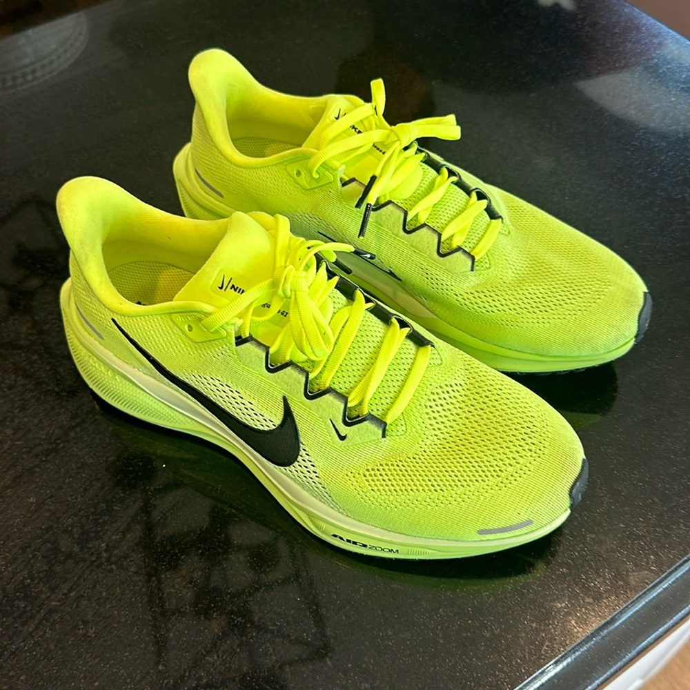 Nike Pegasus 41 size 9.5.  Worn once!